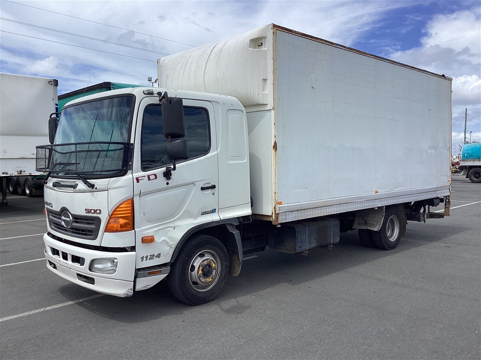 2013 Hino FD7J 4 x 2 Pantech Truck