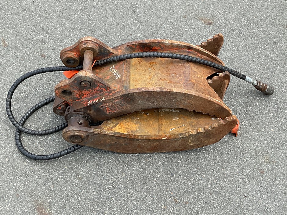 <p>Excavator Rock Grab</p>