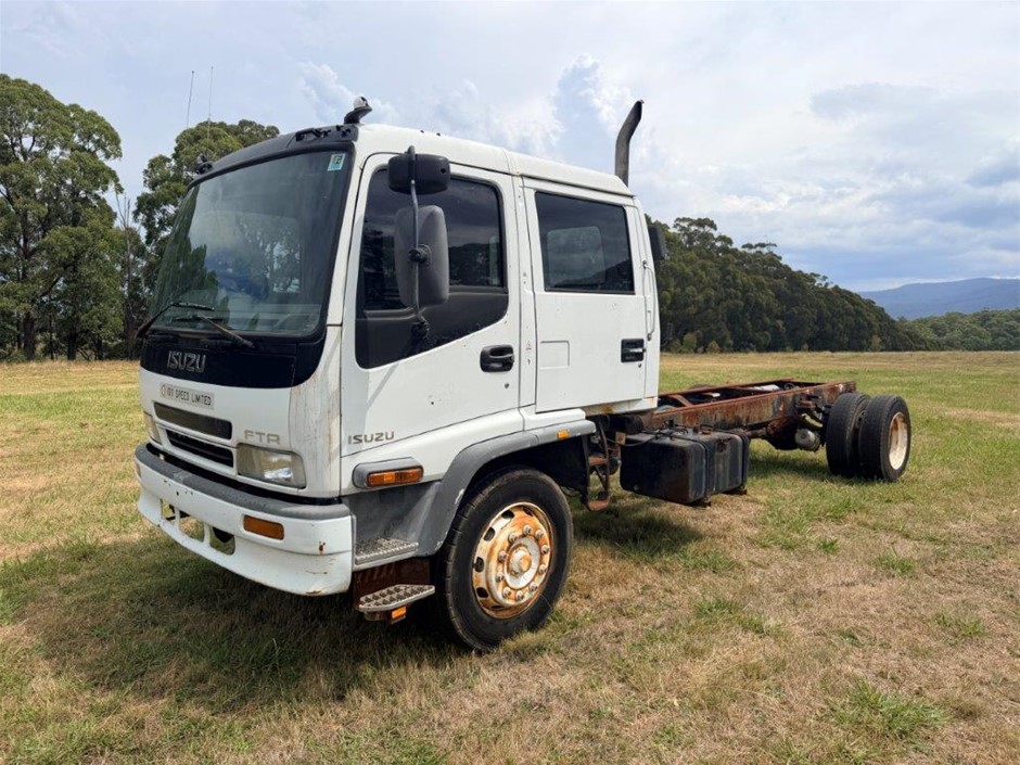 2002 Isuzu 8FM03 4 x 2 Cab Chassis Truck