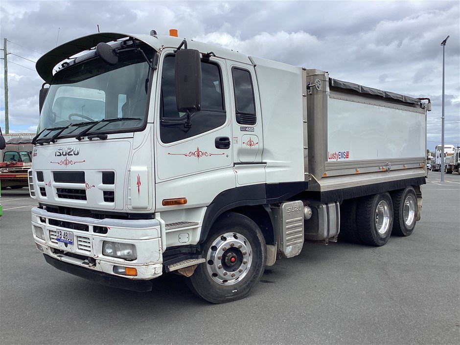 2017 Isuzu CXY 6 x 4 Tipper Truck