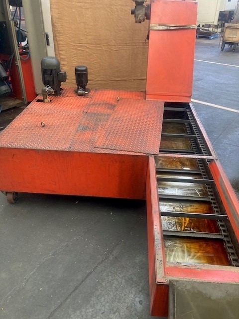 SWARF CONVEYOR/OIL TANK