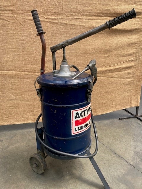 LUBRICATING OIL HAND GUN