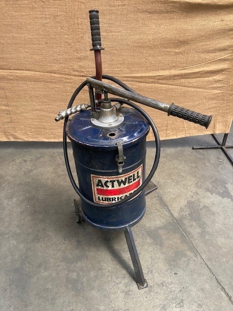 LUBRICATING OIL HAND GUN