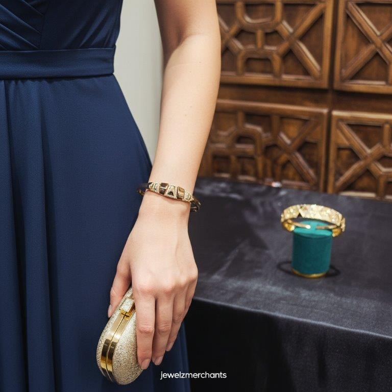 18KGold Filled/ITALY Yellow Bangle -(Stamped 18KGold Filled/ITALY)