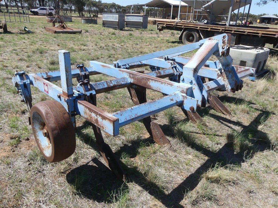 <B>Ripper Tyne Assembly (3 Point Linkage)</B>