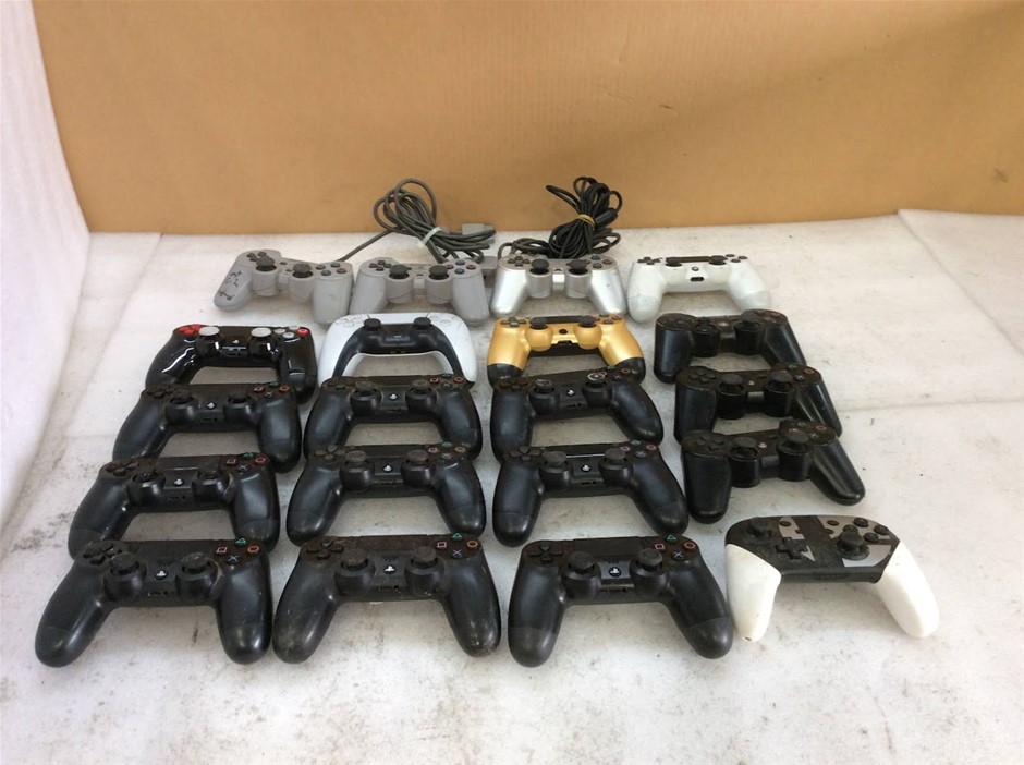 Sony / Nintendo Mix Model PlayStation Controllers (Lot of 20)