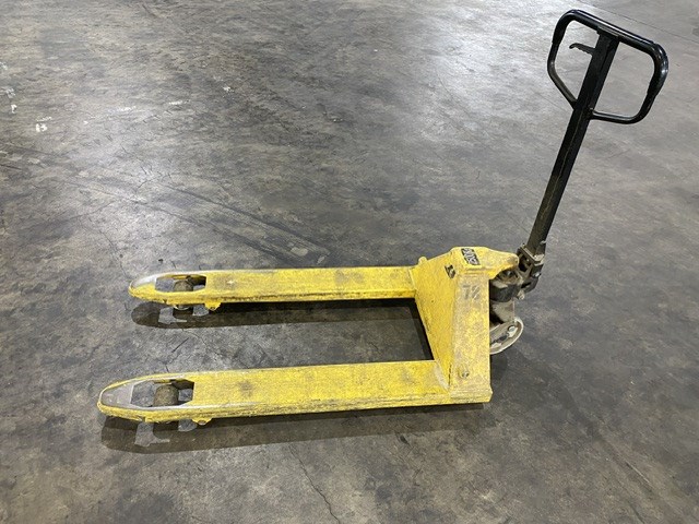 <p>Yellow 2500kg Pallet Jack</p>