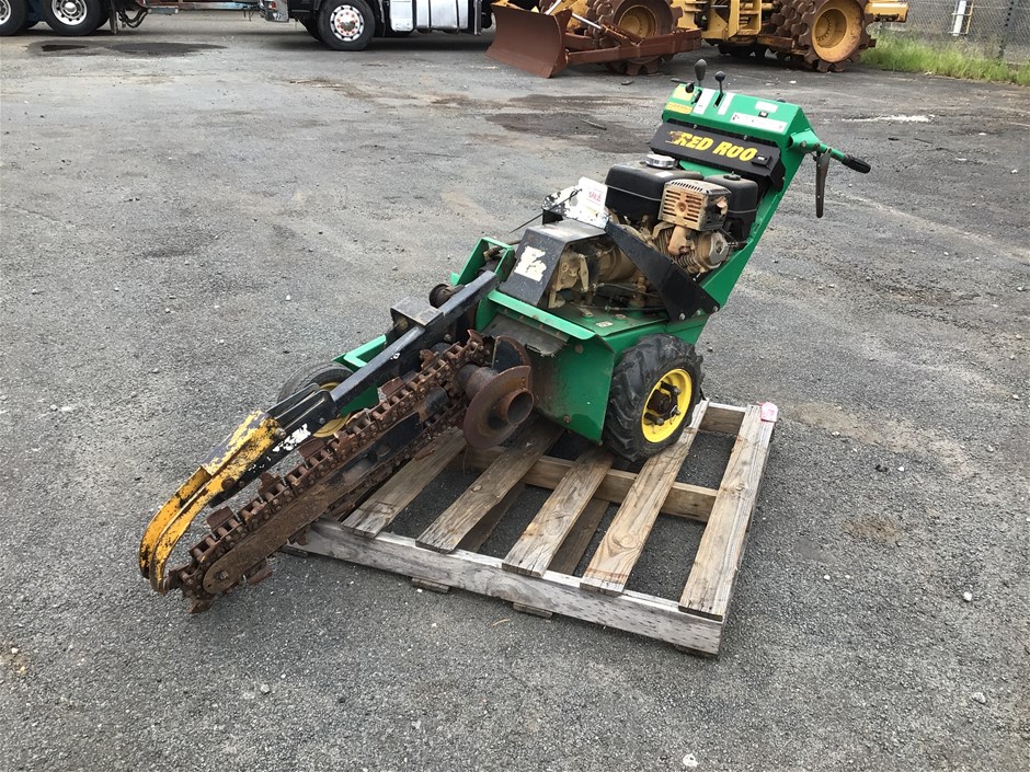 <p>Red Roo Trencher</p>