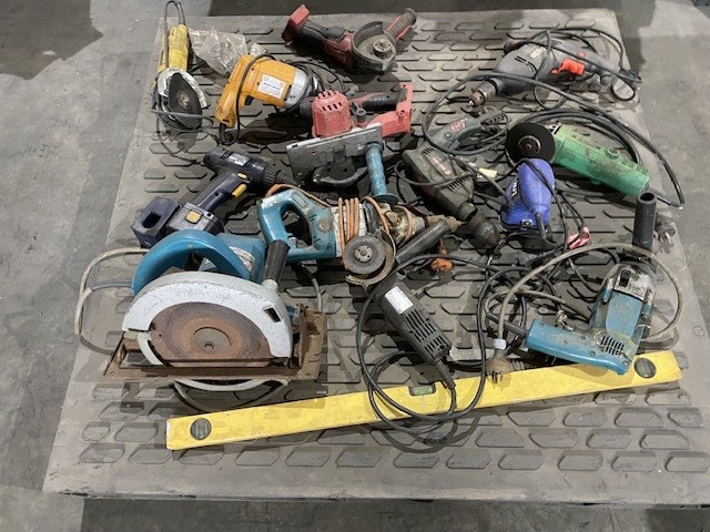 <p>Qty of Assorted Powertools</p>