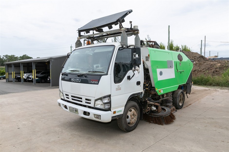 2007 ISUZU N5 NP Sweeper Truck