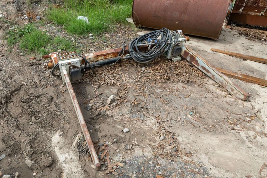 Lifting Arm Assembly for Front Load Bin Truck (Hydraulic)