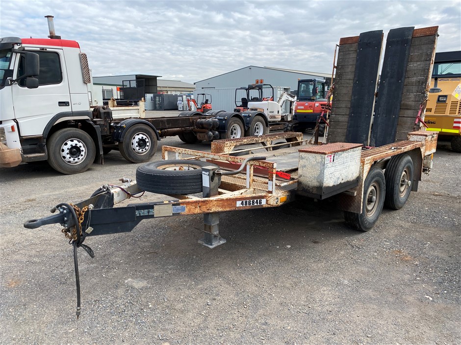 <p>2004 Premier PT2 Tandem Plant Trailer</p>