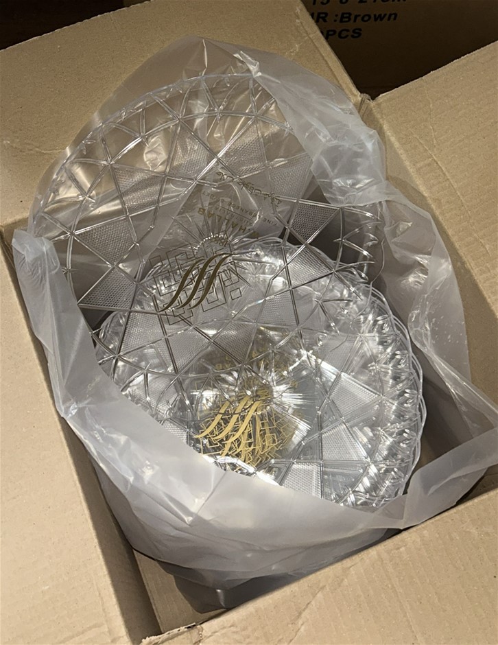 Box of Plastic Trays (Approximately 24 Pieces) (Size: 33)