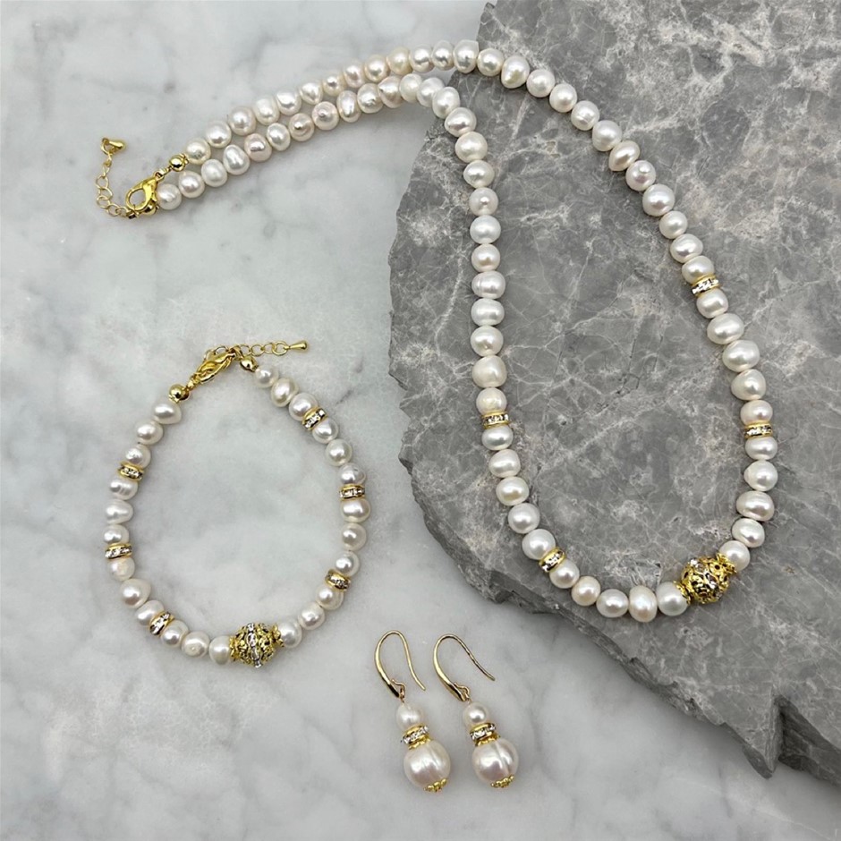 Large Central White Pearl 18k Gold Plated Jewellery Set