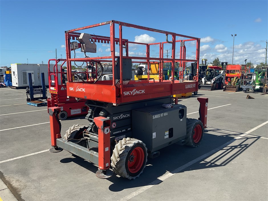 <p>2017 Skyjack SJ6832RT Scissor Lift</p>