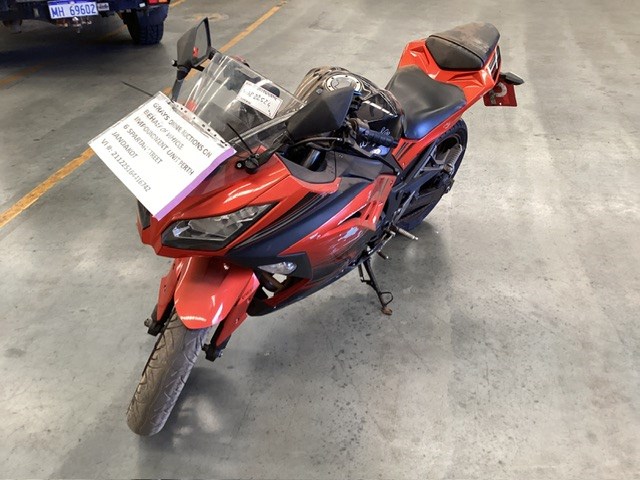 <p>2013 Kawasaki EX Road Motorcycle</p>