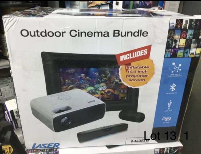 Outdoor cinema bundle projector