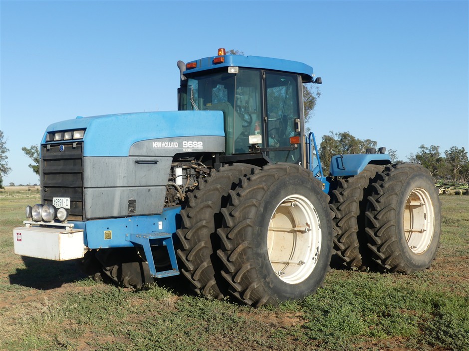 <B>2000 New Holland 9682 Versitile Articulated Tractor</B>