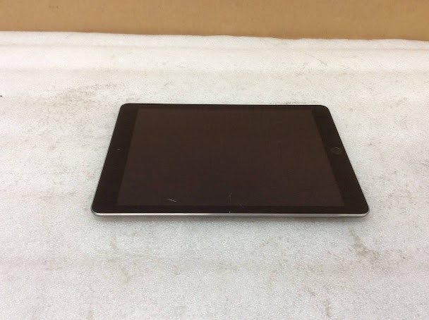 APPLE IPAD 5TH GEN A1822 Tablet A9 32GB