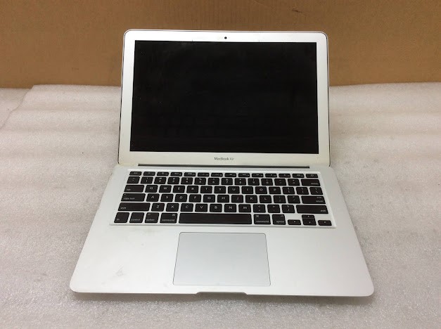 Apple MacBook Air (A1466) (EMC2632) Laptop i7 4650U 8GBRAM/256GB Silver