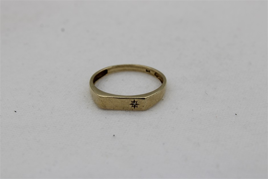 A Stamped 9ct Yellow Gold Flat Top Signet Ring
