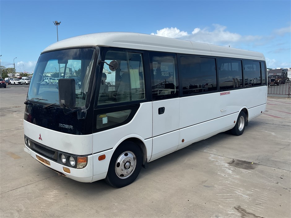 2005 Mitsubishi Rosa 4 x 2 Bus