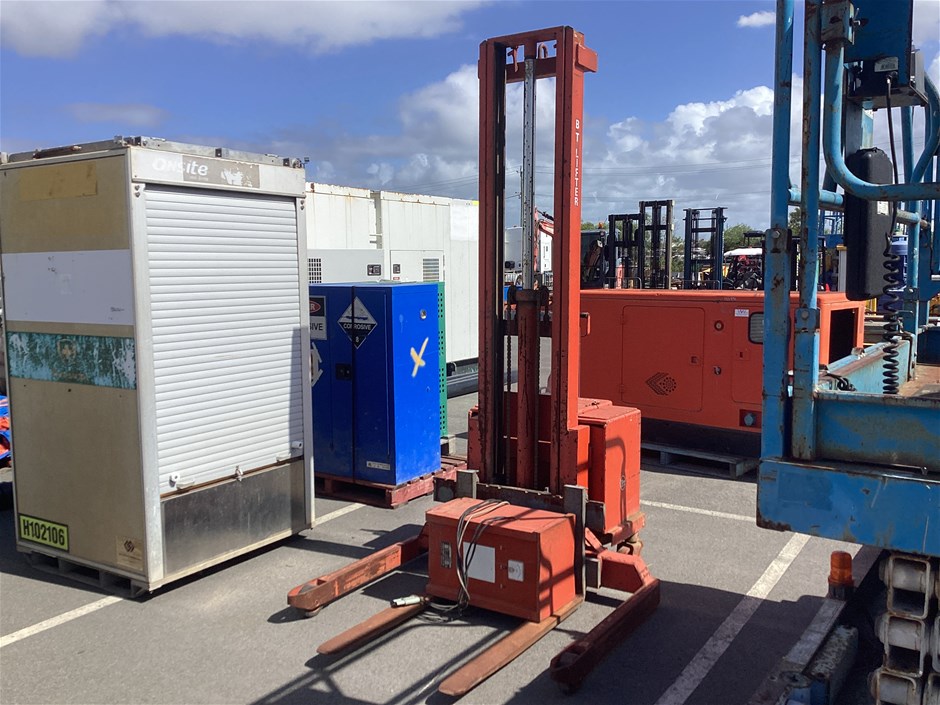 <p>BT LST1350 Walkie Stacker</p>