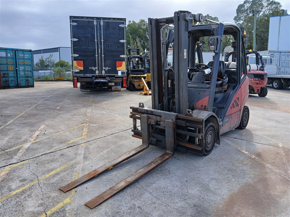<p>Linde H25 Counterbalance Forklift</p>