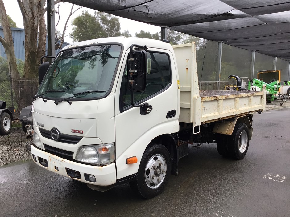 <p>2017 Hino  300 4 x 2 Tipper Truck</p>
