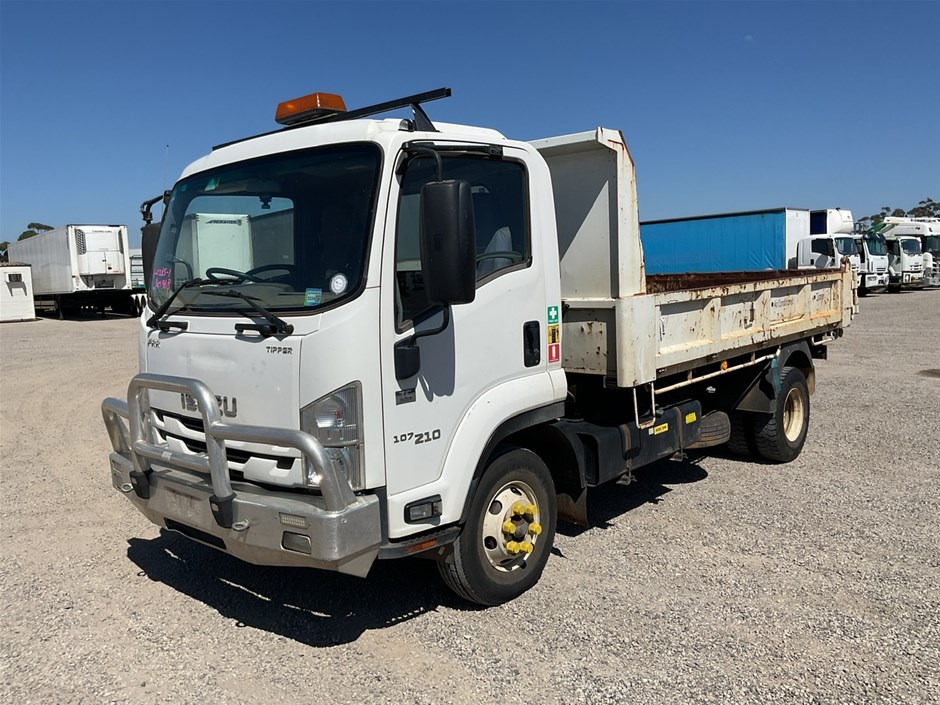 <p>2017 Isuzu FRR 4 x 2 Tipper Truck</p>
