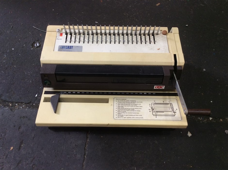 GBC 460KM-1 Comb Binding Machine
