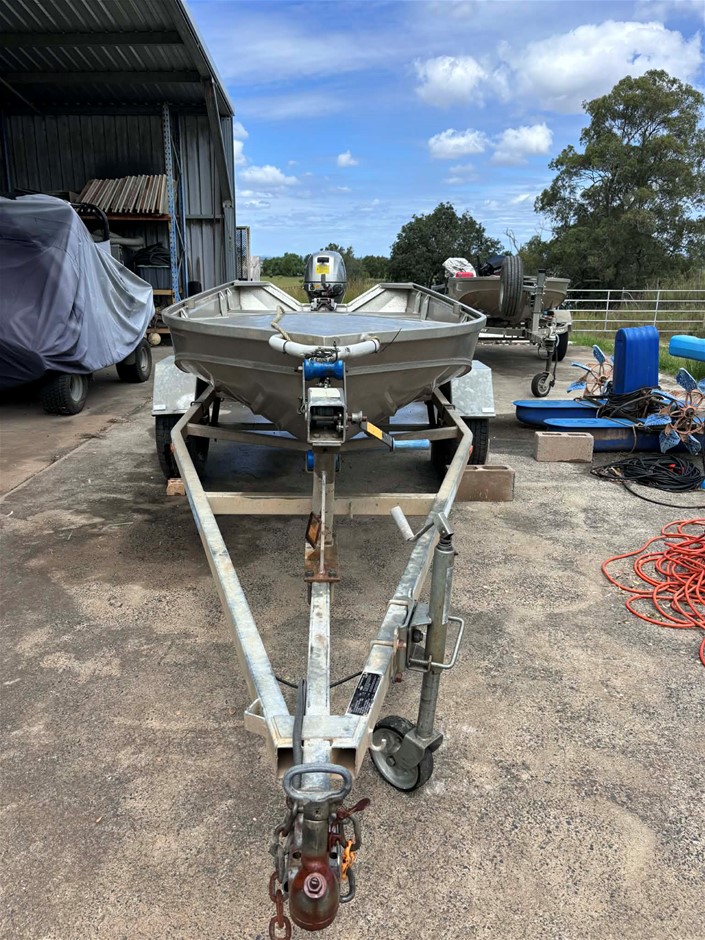 2008 Stessel Edge Tracker Boat 