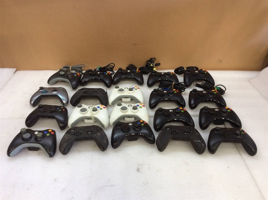 Microsoft Xbox 360 Mix Model Wireless Controllers (Lot of 20)