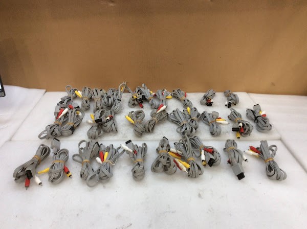 Nintendo Mixed Model AV Cables (Lot of 32)