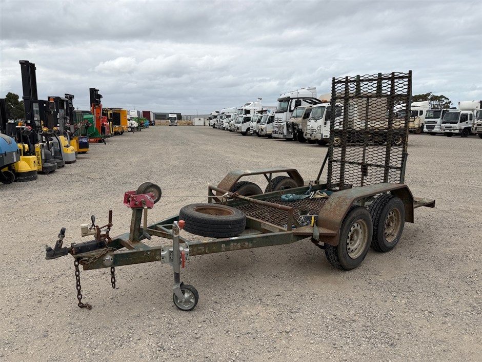 <p>2009 Custom Made Tandem Plant Trailer</p>