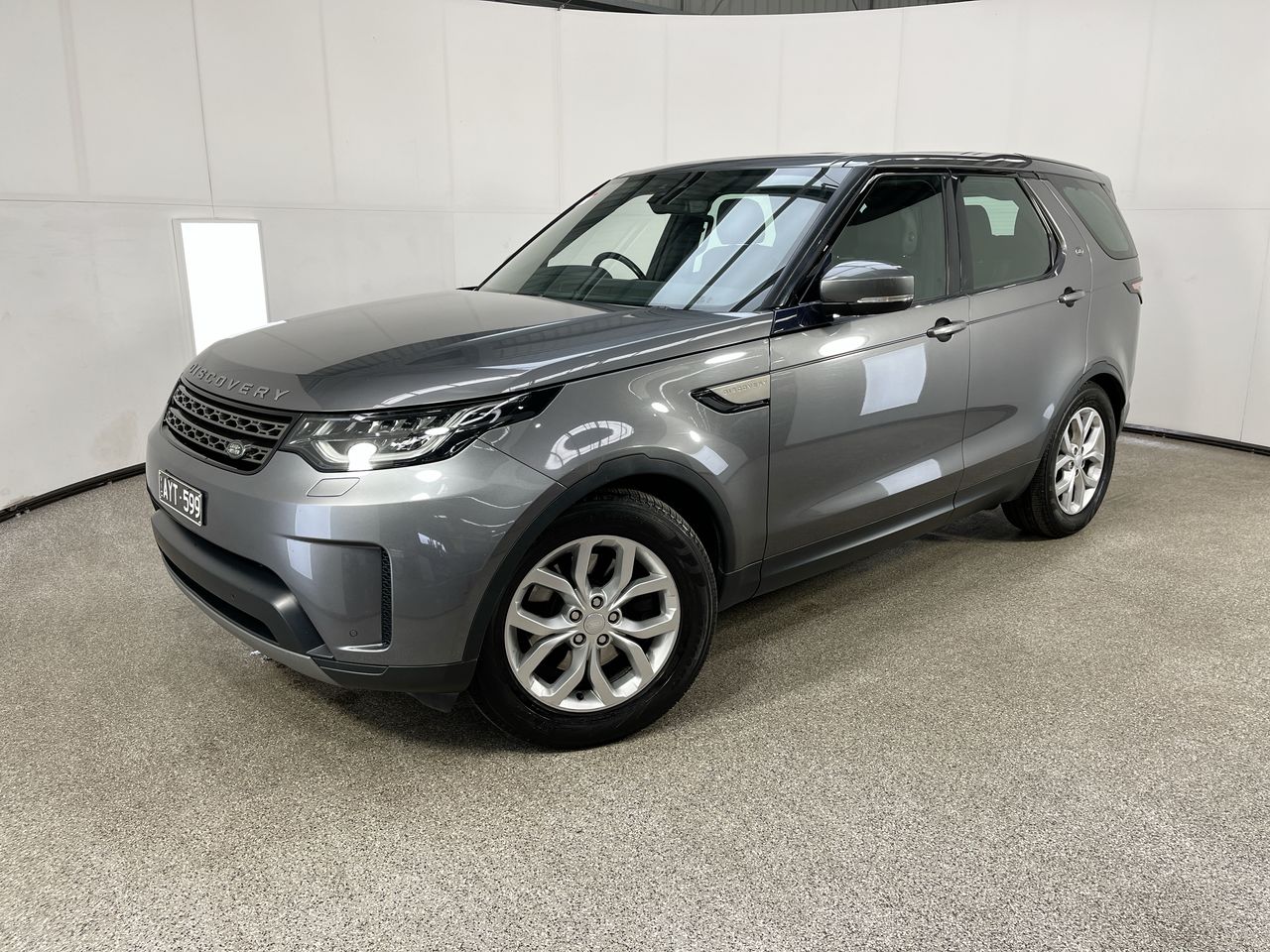 2017 Land Rover Discovery 3.0 TDV6 SE SERIES 5 Turbo Diesel Automatic - 8 Speed 7 Seats Wagon