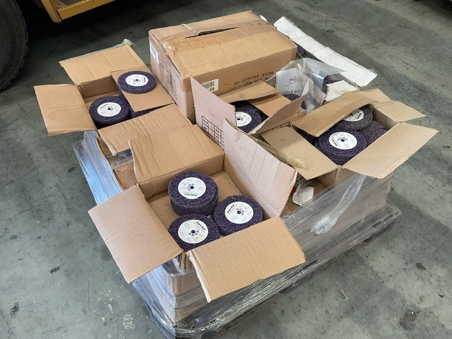 Pallet of Scotch Brite Clean & Strip Discs