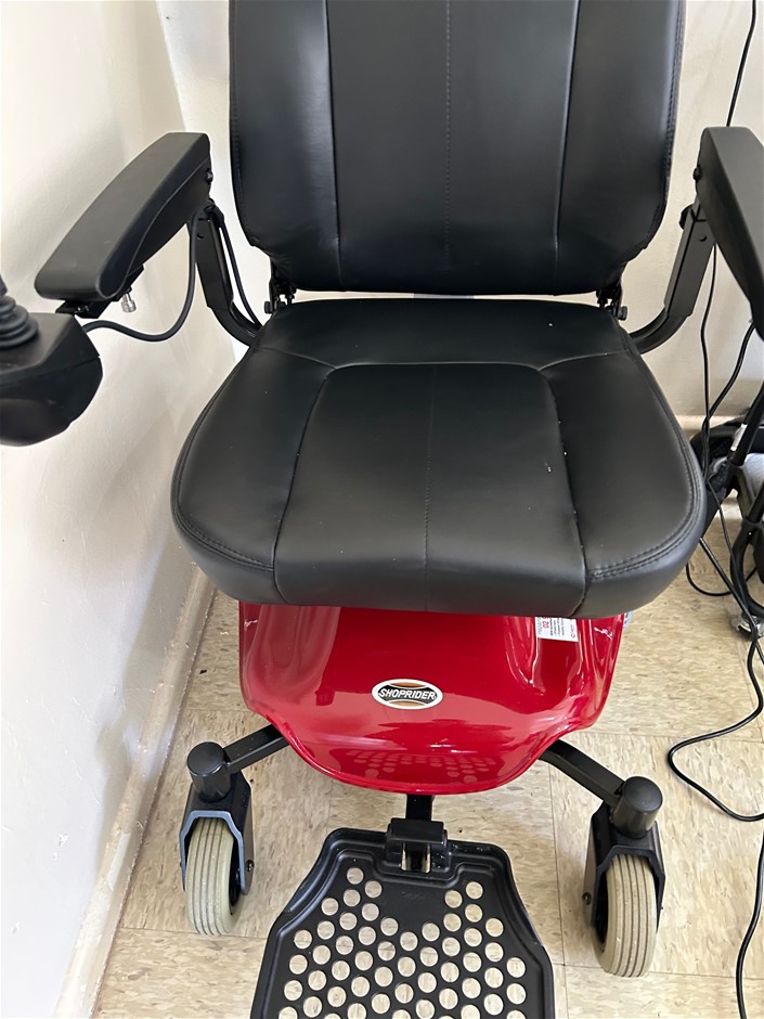 2023 Red Shoprider Streamer