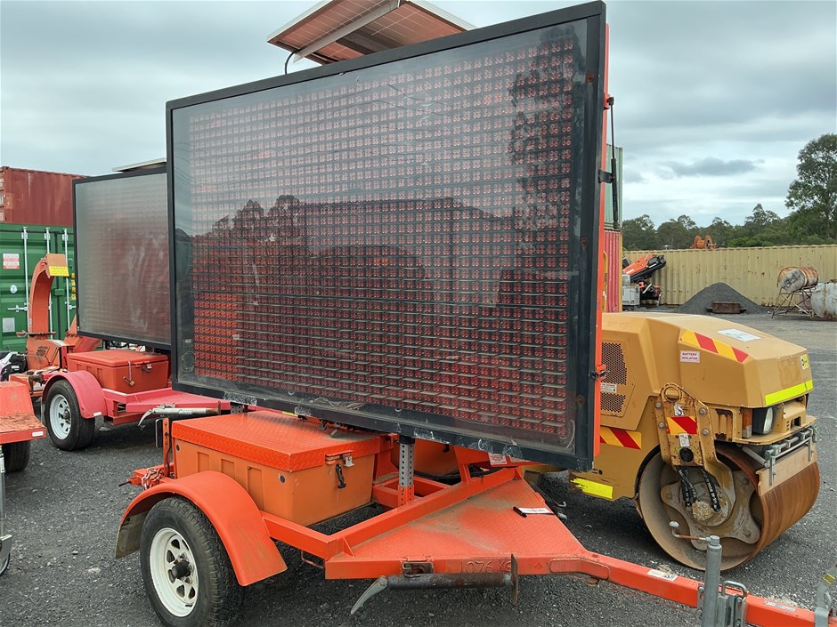 <p>2014 Ver-mac Vms Single Variable Message Sign Trailer</p>