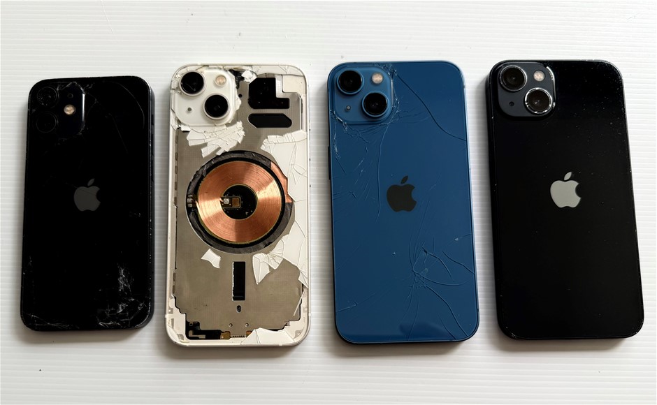 Apple iPhone 13 128Gb / iPhone 12 Mini 256Gb - For Parts (Lot of 4)