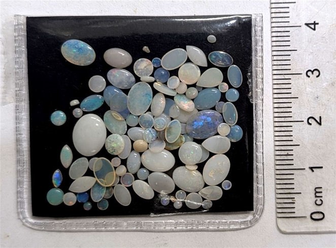 12 carats OPAL Solids Gemstones