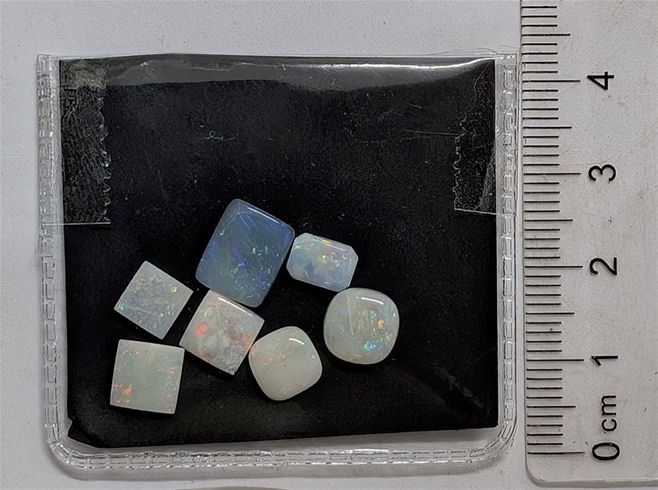 6 carats OPAL Solids Gemstones