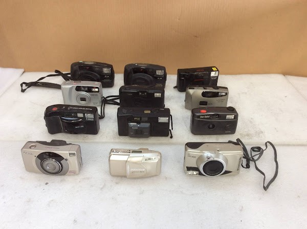 Kodak/Fujifilm/Canon Mixed Brand and Model Film Cameras (Lot of 12)