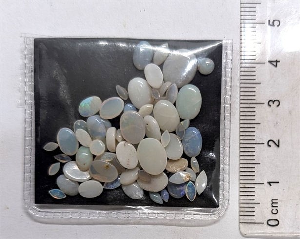 20 carats OPAL Solids Gemstones