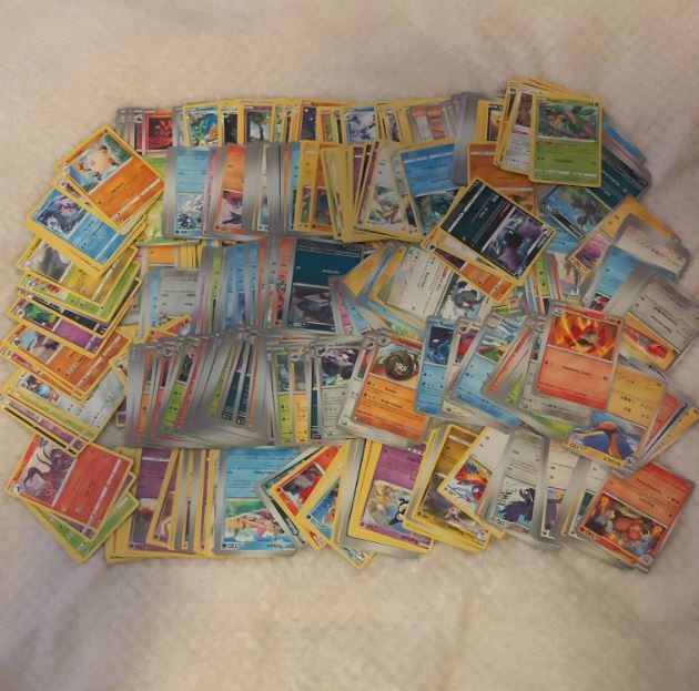 Over 600 COMMON AND UNCOMMON stamped genuine pokemon cards from verios sets