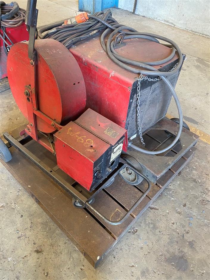 Lincoln Electric CV400-1-W45 Welder