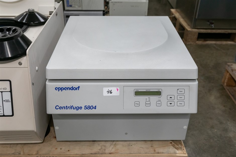 Centrifuge with Swingout Rotor and 4 Buckets