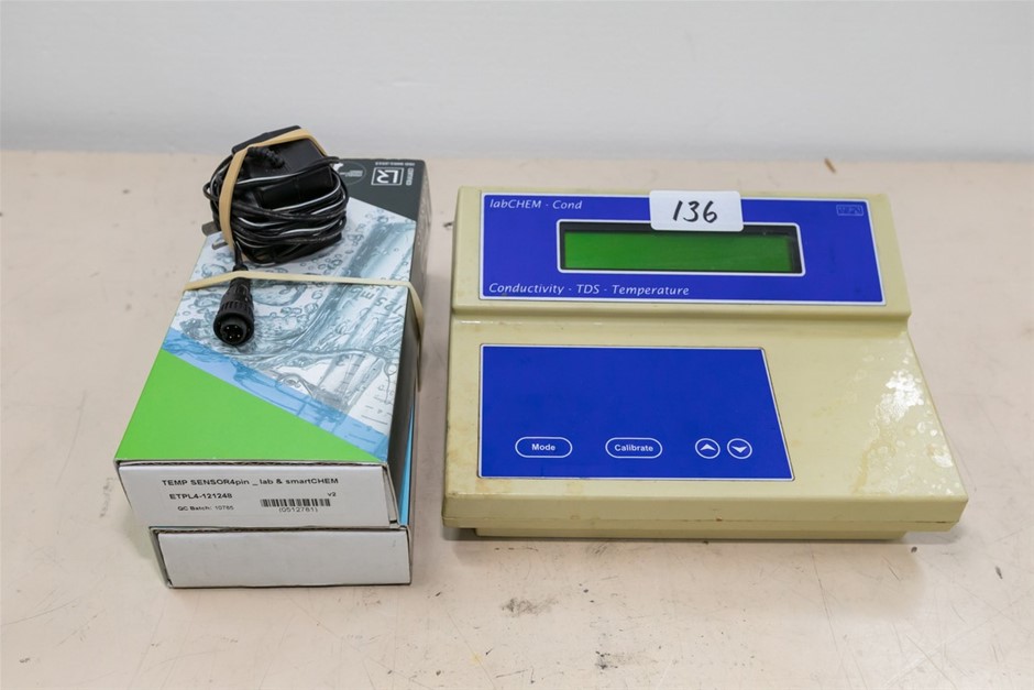 Conductivity Meter with Probe and Temperature Sensor