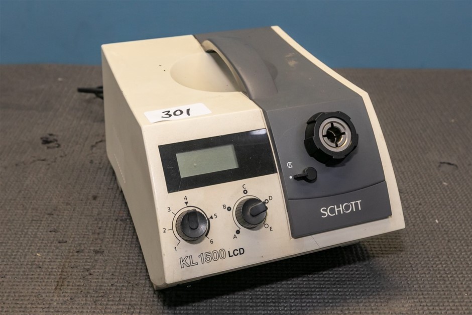 Fibre optic illuminator