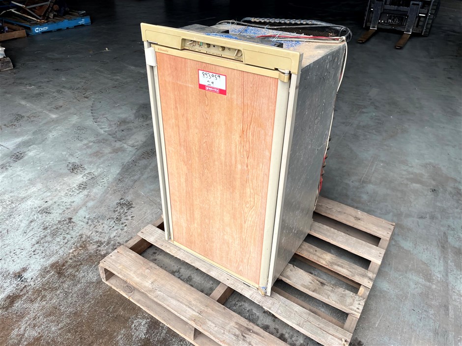 Dometic Caravan 3-Way Fridge